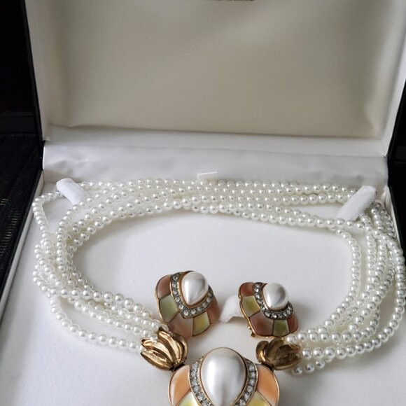 Butler FAC Mother of Pearl Faux Pearl and Crystal Earring, Necklace, Brooch Set - Picture 3 of 10